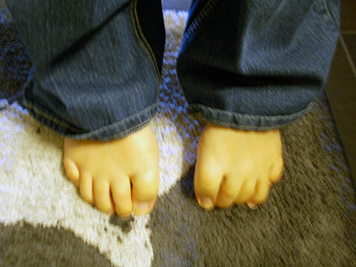 alloy jeans reach feet